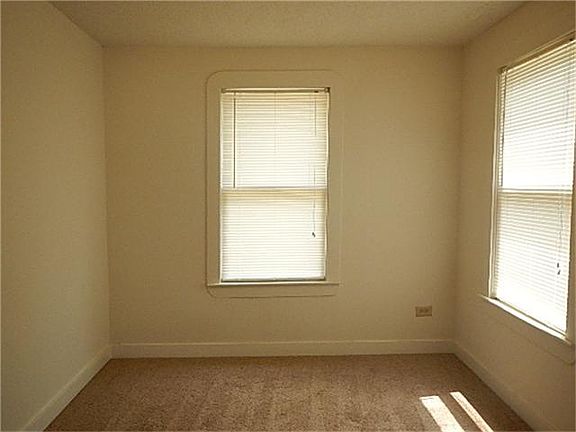 5th image of 1010 E Walker St