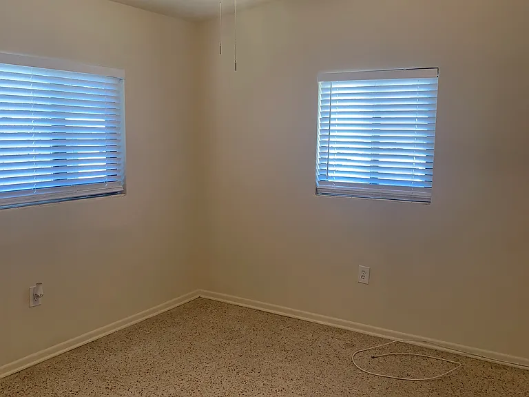 379 N Brevard Ave — Photo 3
