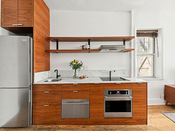 5th image of 215 E 29th St APT 33