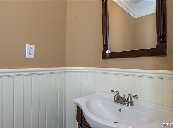 2nd image of 2410-1 Farmers Ave