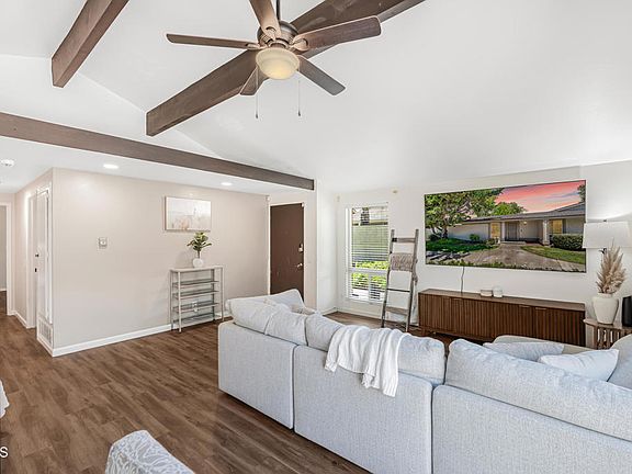 5th image of 246 W Vineyard Ave