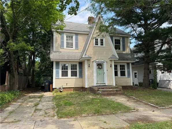 91 Moorland Ave, Cranston, RI 02905