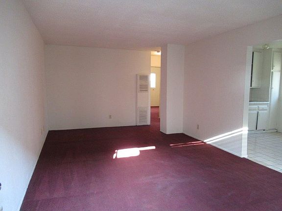 4th image of 820 E Richland St #A