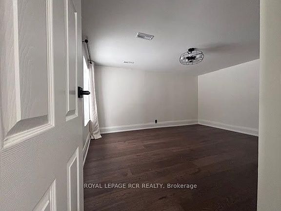 5th image of 134 Queen St N
