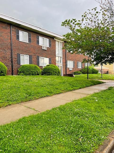 1st image of 5601 Dewey Ave #104
