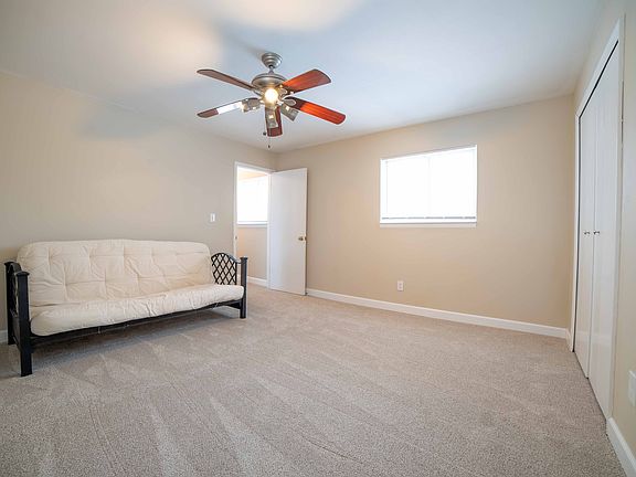3rd image of 635 W Girard Ave