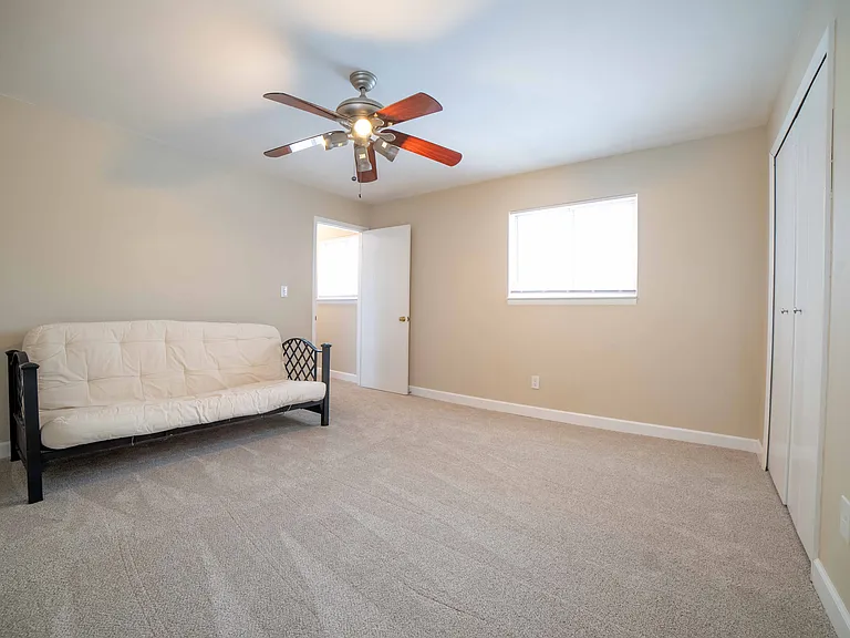 635 W Girard Ave — Photo 6