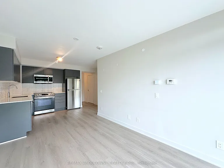 3385 Dundas St W #503 — Photo 3