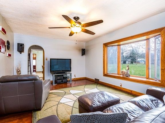 3rd image of 56753 Elmer Ave