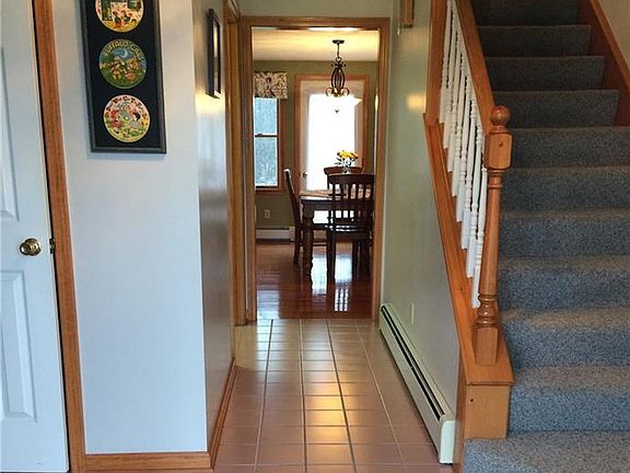 4th image of 64 Ashley Dr