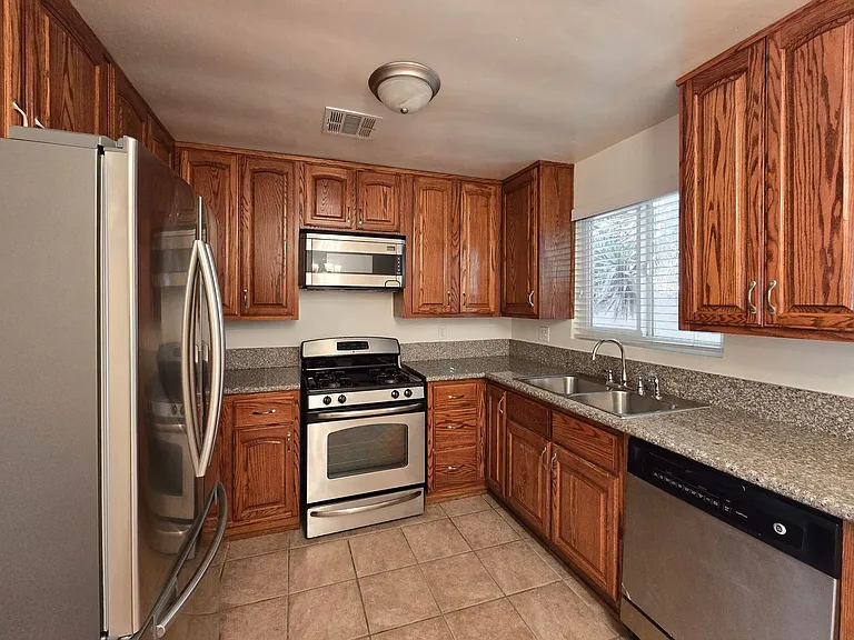 1809 Oakwood Ave — Photo 20