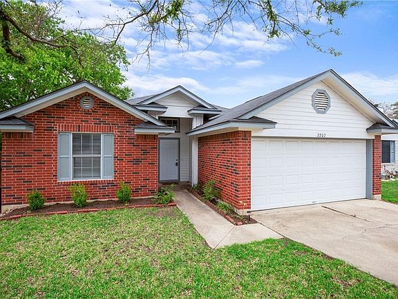 2nd image of 2207 Darnell Dr