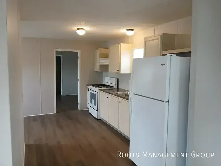 48 Oak St #48 — Photo 3