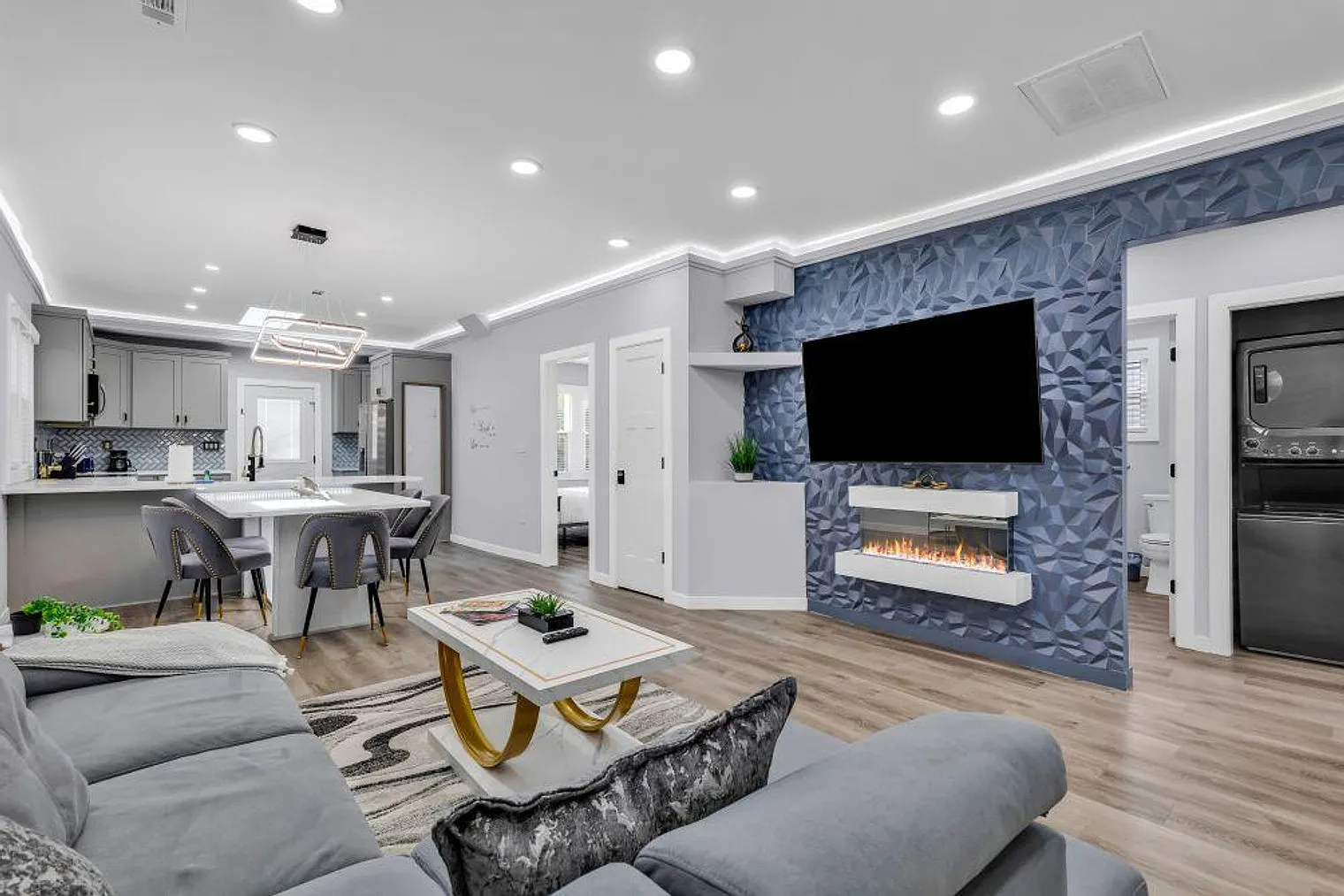 3 bed, 2.0 bath, 1194 sqft, $4,699 — Photo 1