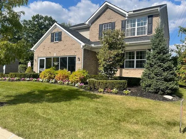 10685 Scarlet Oak Dr, Ypsilanti, MI 48198