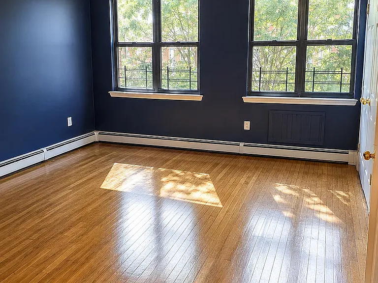 302 Hart St #3 — Photo 1