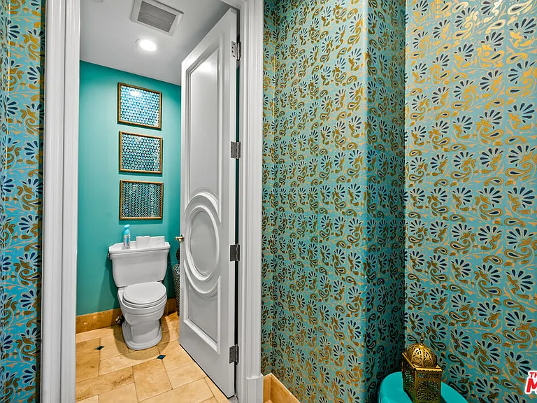 314 N Palm Dr — Photo 41