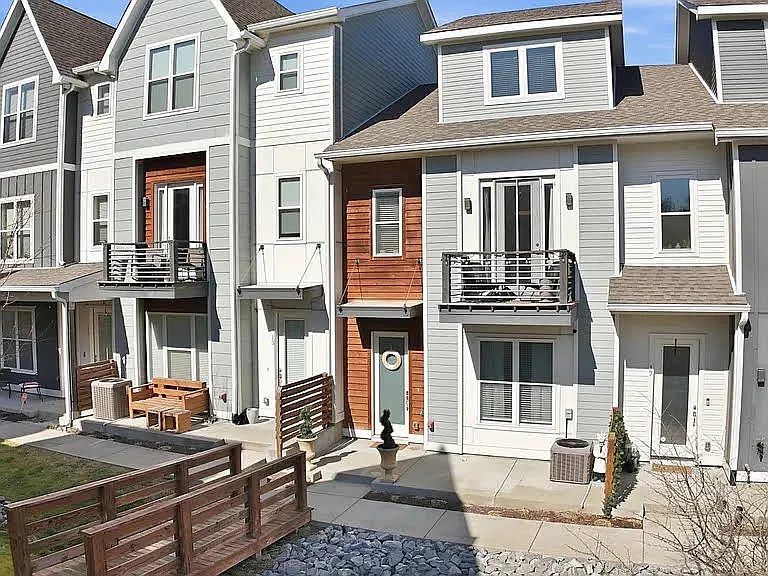 700 James Ave #15