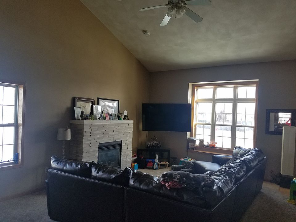 Spacious living room