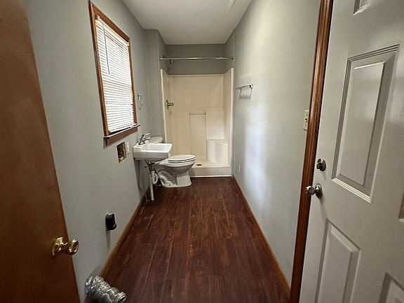 5th image of 725 East St