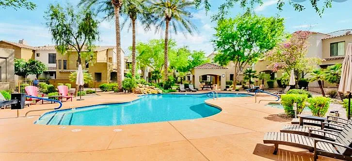 Pool, hot tub and bbqs
