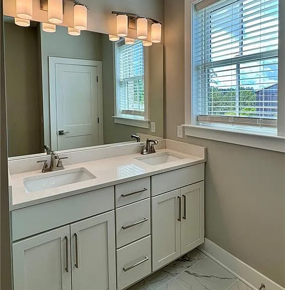 913 Echo Park Dr — Photo 17