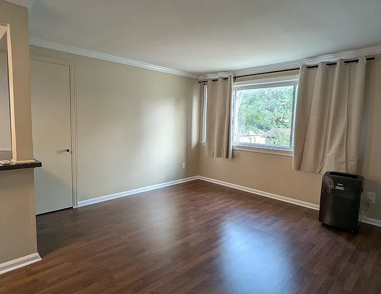 275 E Marshall St — Photo 12