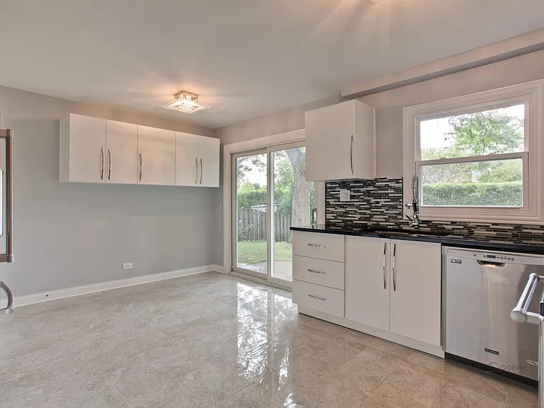 8 Bernard Ct — Photo 11