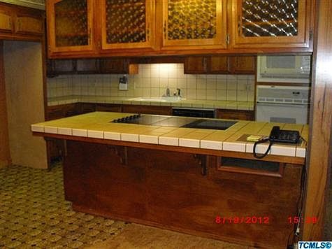 Snack bar between kitchen and nook.