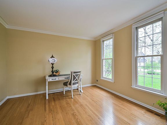 5th image of 162 N Dixon Dr