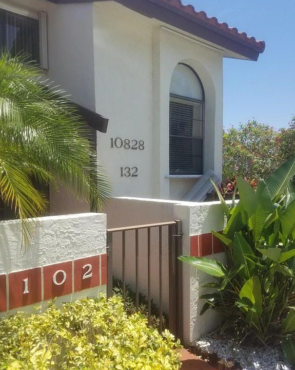 1st image of 10828 Lake Palm Ln APT 102