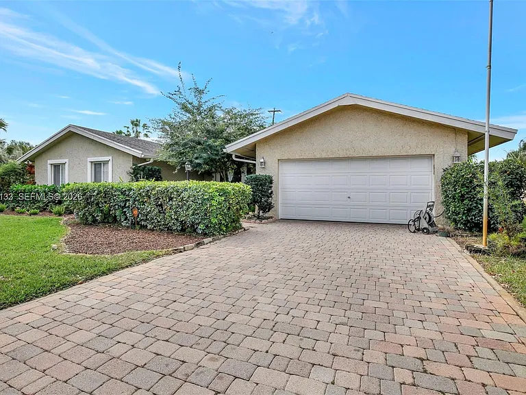 5320 SW 21st Ct — Photo 2