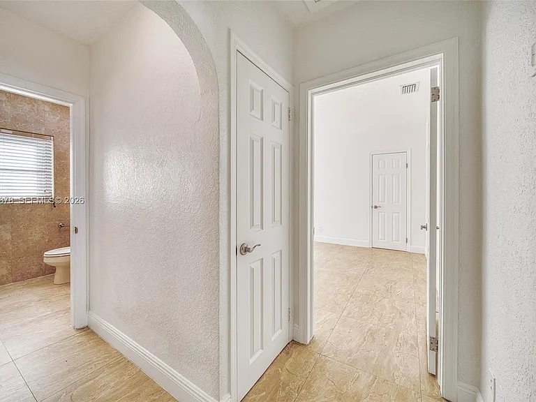 4136 SW 14th St — Photo 16