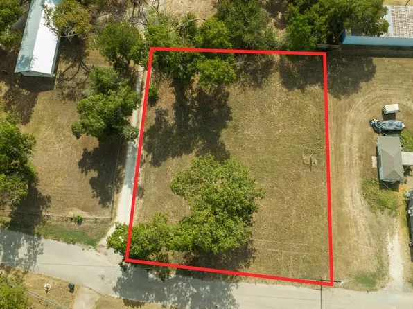 128 Columbia St, Cleburne, TX 76031