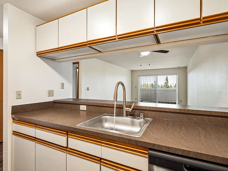 Daniels Apartments — Photo 12