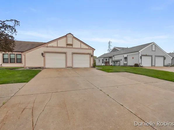 297 Rolling Greene Dr NW #12, Grand Rapids, MI 49534