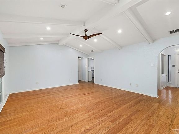 4th image of 1905 Oriole Ave