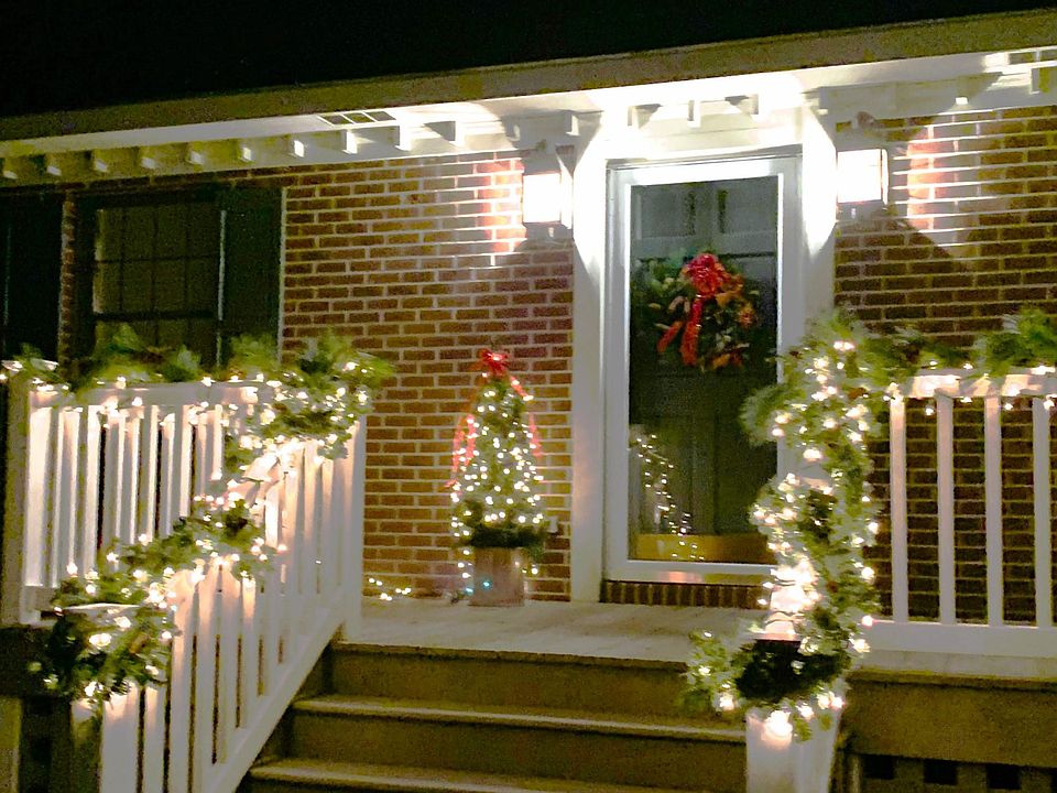 There's no place like home for the holidays...