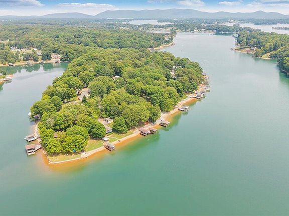 3rd image of 35 Bluewater Ct