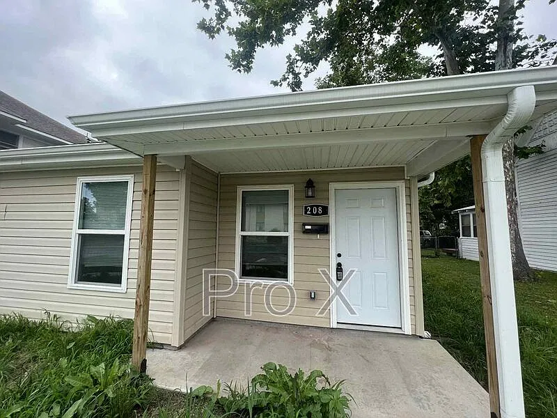 206 N Wall Ave #208