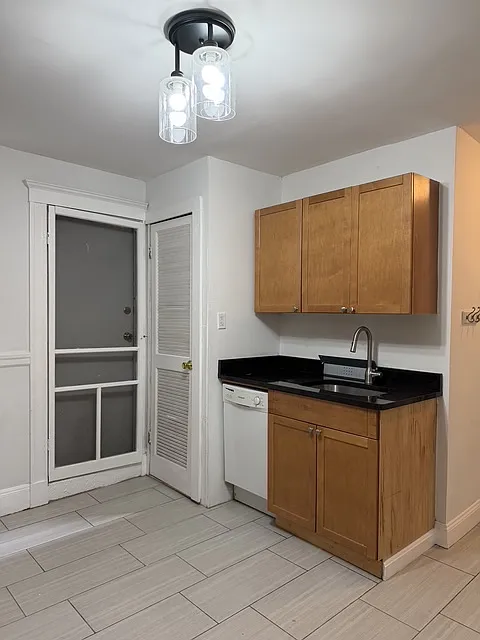 2 bed, 1.0 bath, $2,900 — Photo 4