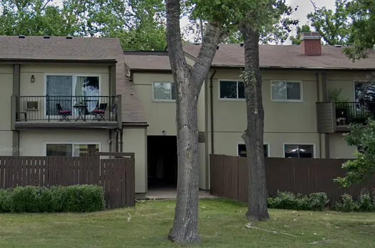 490 Kenaston Blvd #4 — Photo 1