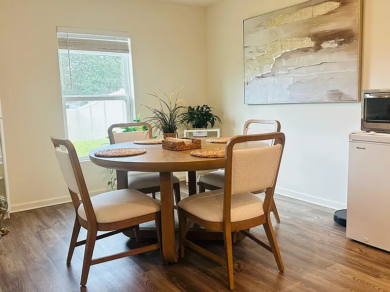 1233 Chester Ave — Photo 6