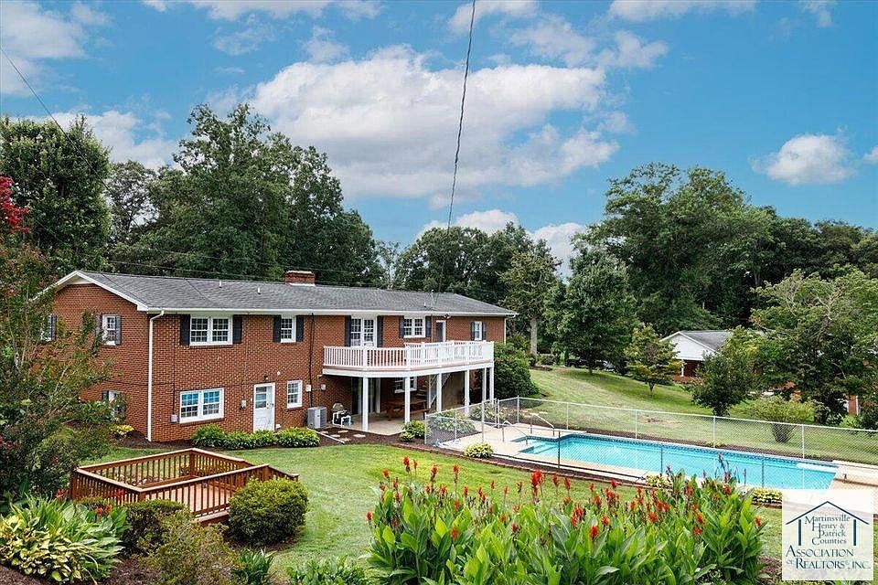 1st image of 20 Woodbriar Ct