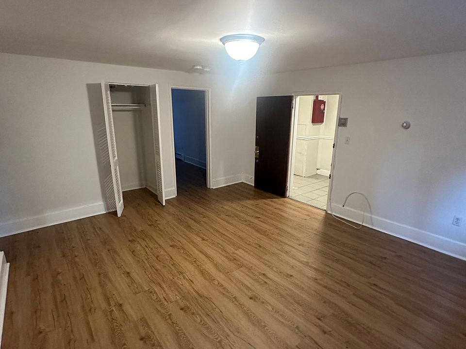 1st image of 39 Selkirk Rd #2