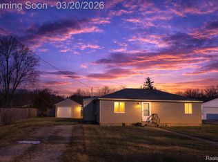 7379 Lawrence St, Grand Blanc, MI 48439