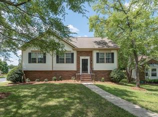 8801 Tarpan Ct, Charlotte, NC 28216