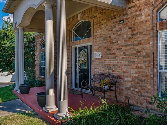 3rd image of 2926 Greenwood Cir