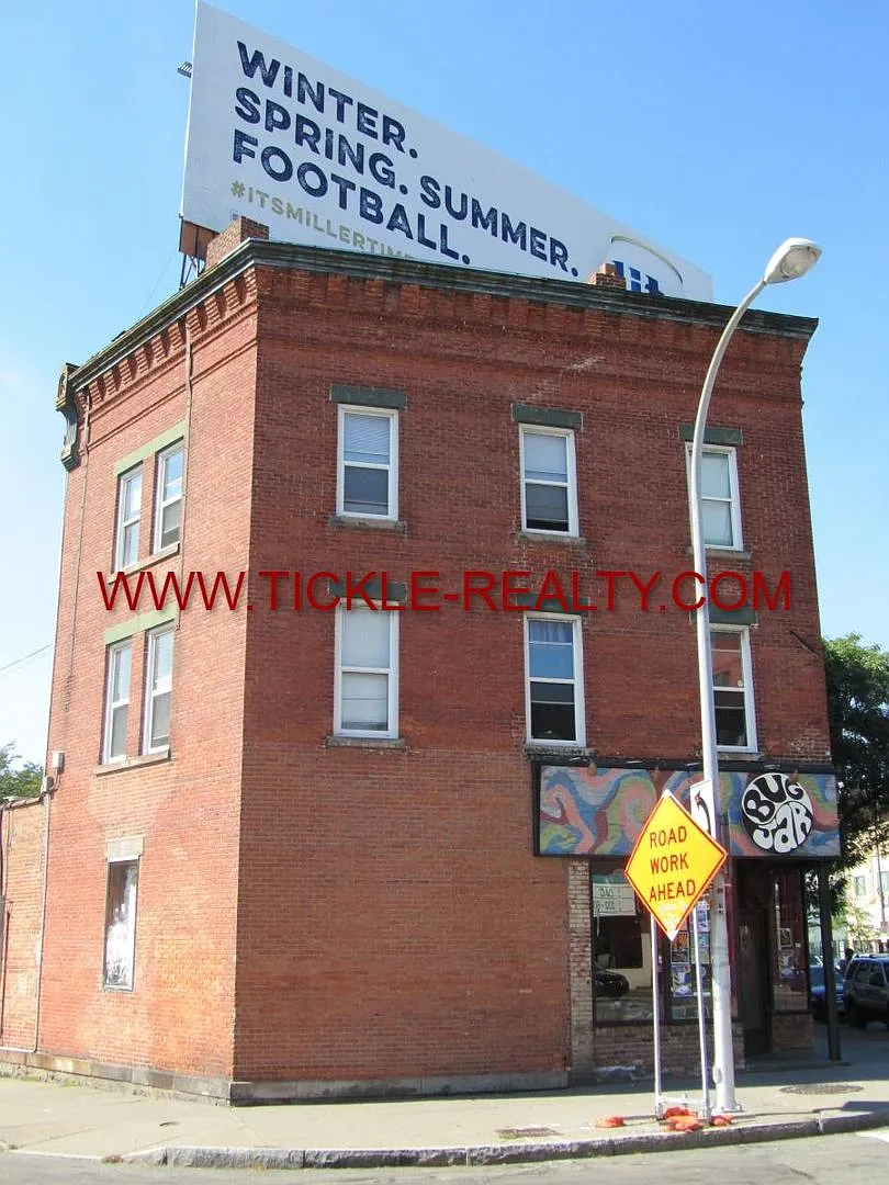 Building Photo - 217 Monroe Ave