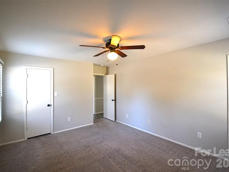 100 Old Farm Ct — Photo 40